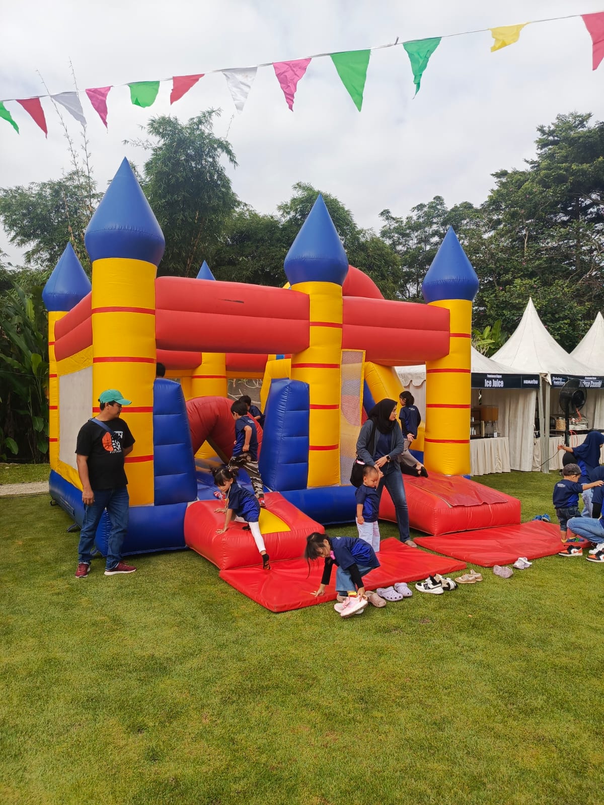 Rainbow Inflatable di Sunlake Hotel Sunter