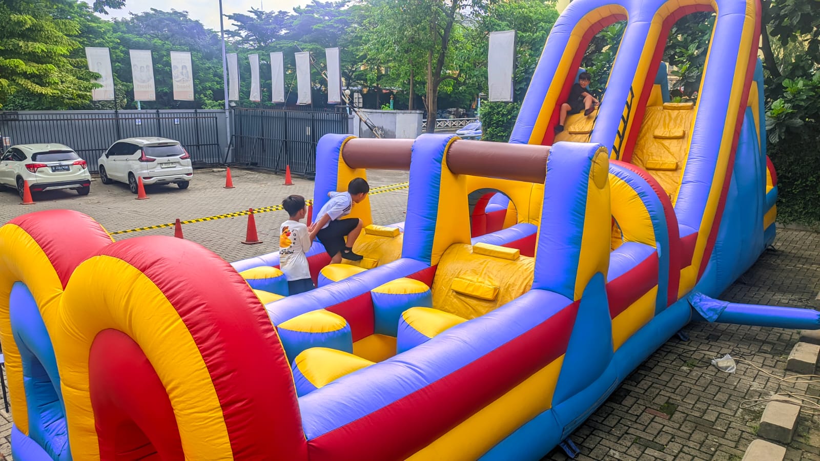 Splash & Dash: Obstacle Slide Challenge 2026