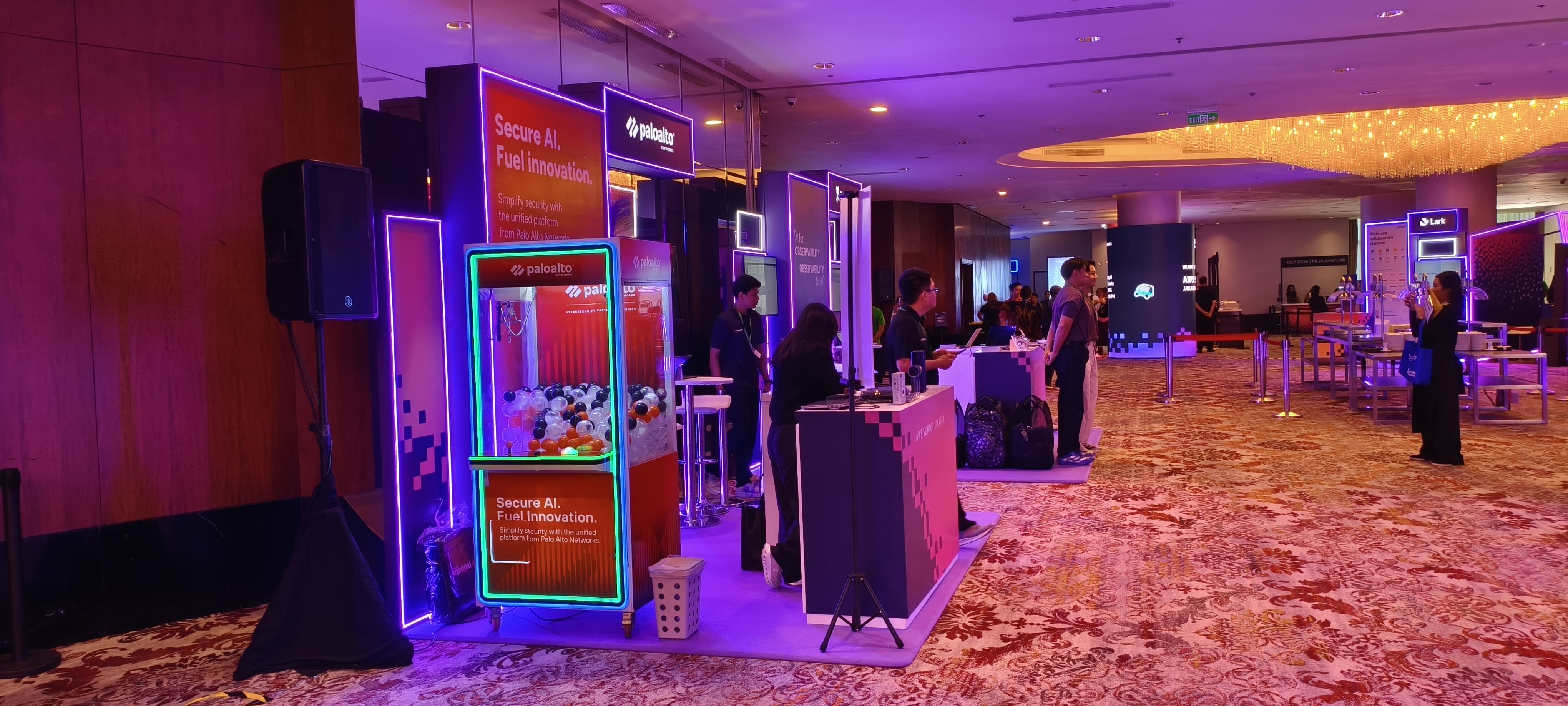 Event Global Master Game: Claw Machine LED di The Ritz-Carlton | Sewa Mesin Capit Event